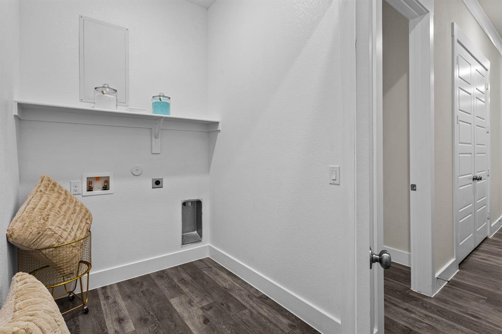 3283 Ganzer Road West, Unit 1105B Denton, TX 76207 - Photo 25 of 37 a view of livingroom with furniture
