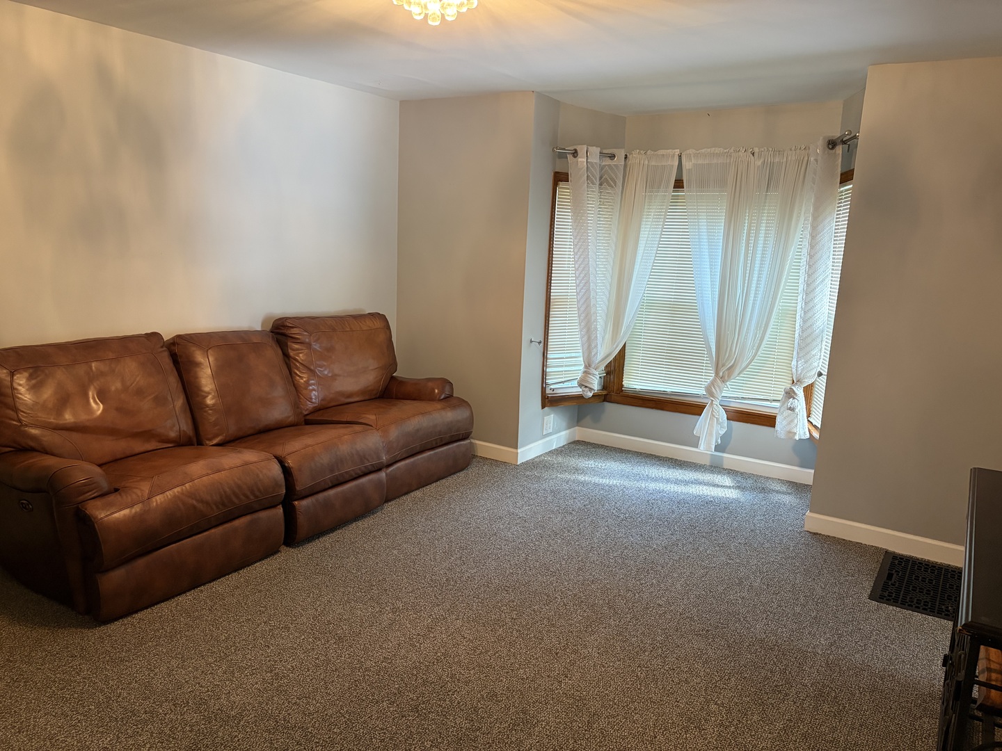 39 Leonard Street, Unit 1 Elgin, IL 60123 - Photo 4 of 17 Gallery Image 4