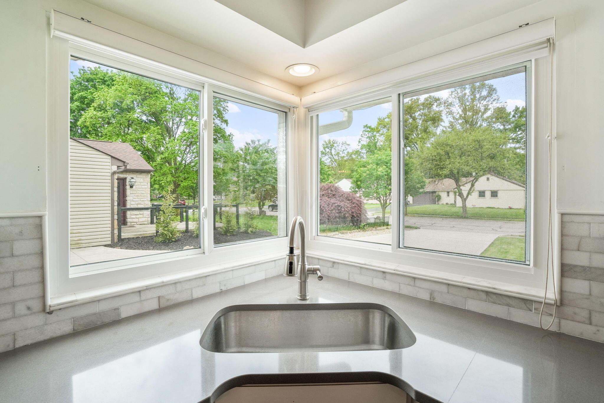 184 North Merkle Road Columbus, OH 43209 - Photo 15 of 46 Kitchen