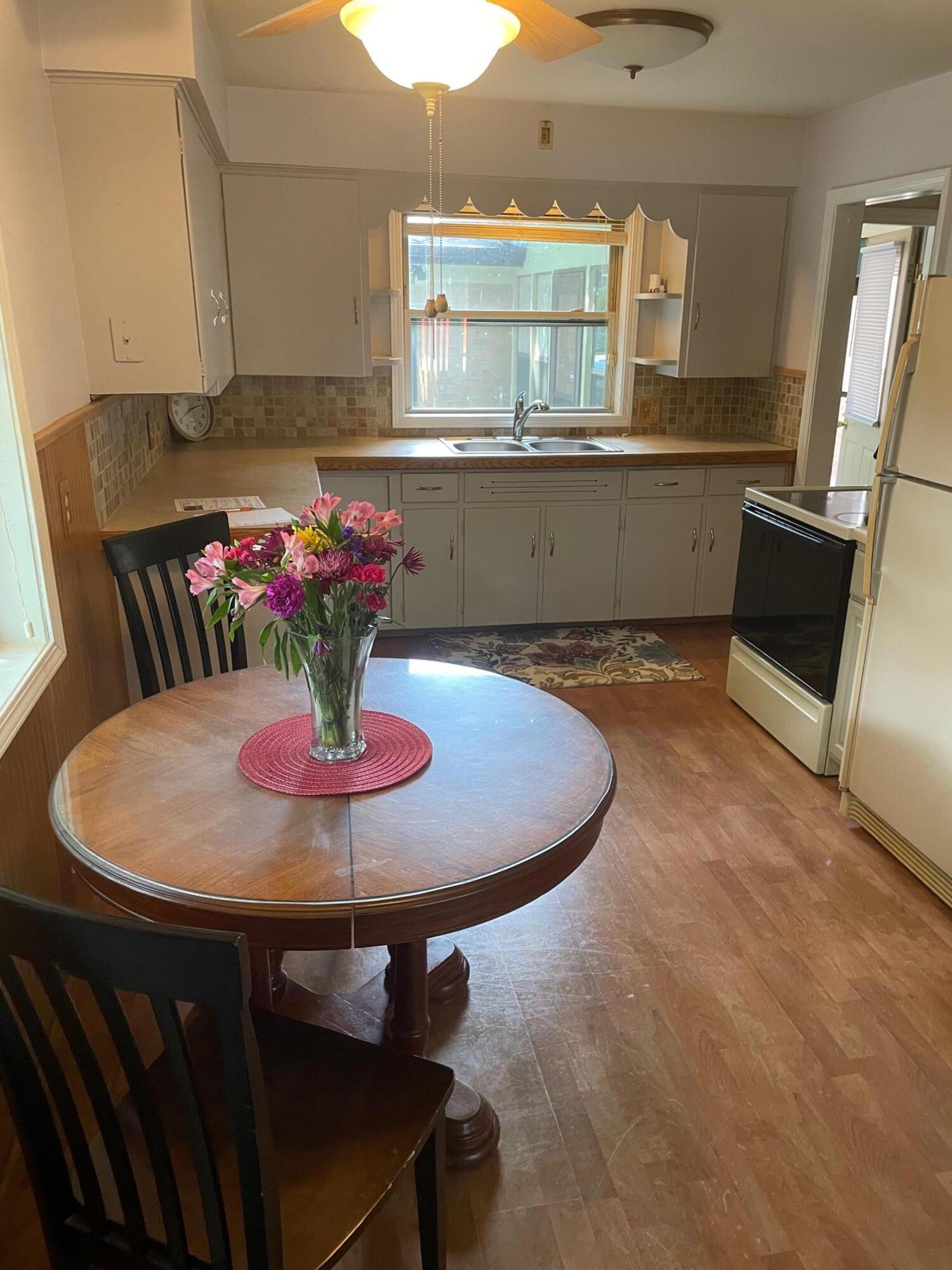 1113 Nichols Road Kalamazoo, MI 49006 - Photo 8 of 21 kitchen.1