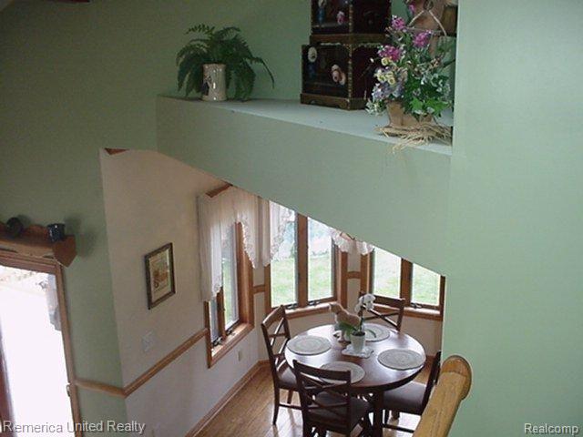 804 North Kellogg Road Howell, MI 48843 - Photo 13 of 61 NICE DETAILS FROM THE INNER BALCONY