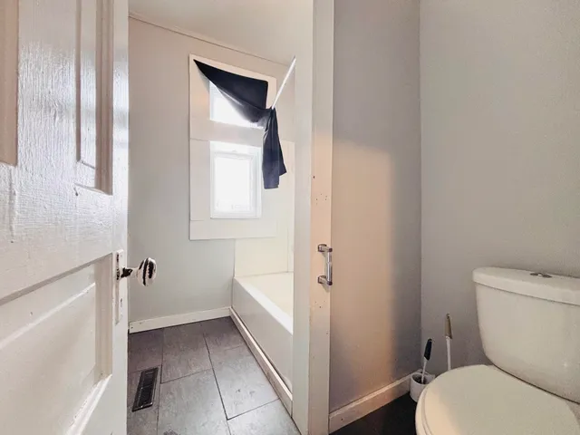 $900 | 605 Ellis Avenue South, Ashland, WI 54806