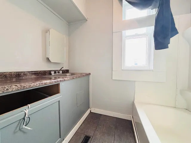 $900 | 605 Ellis Avenue South, Ashland, WI 54806