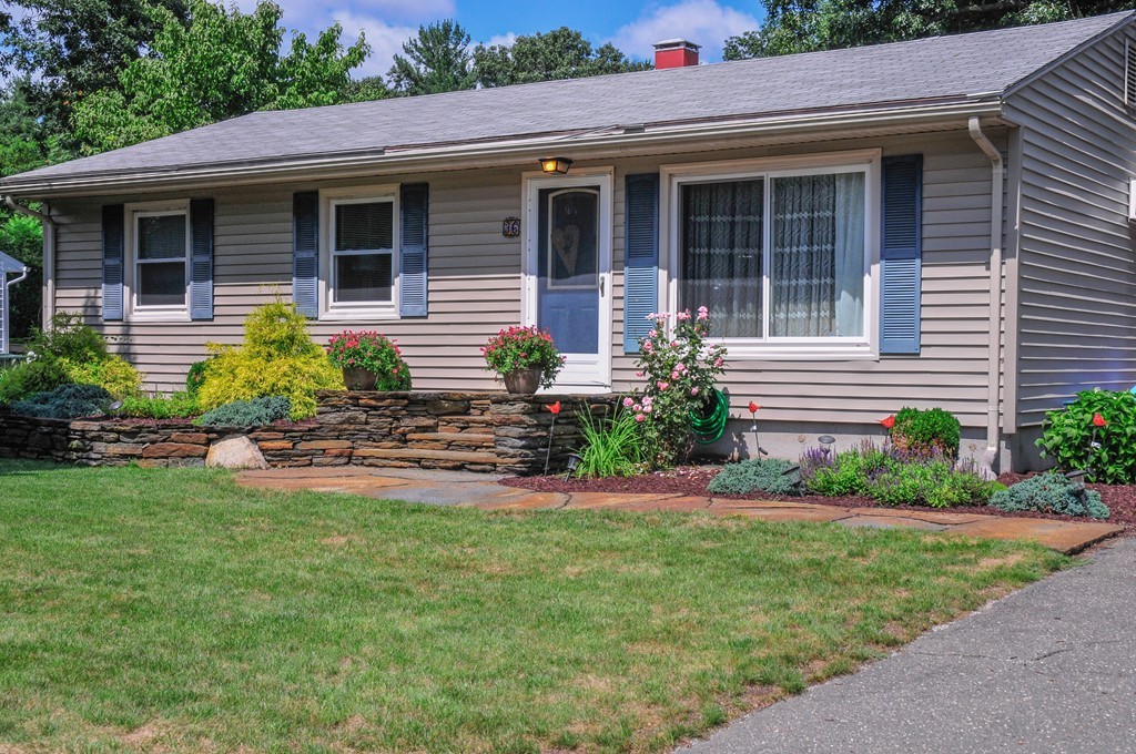 36 Chipmunk Road Springfield, MA 01108 - Photo 2 of 28 Gallery Image 2