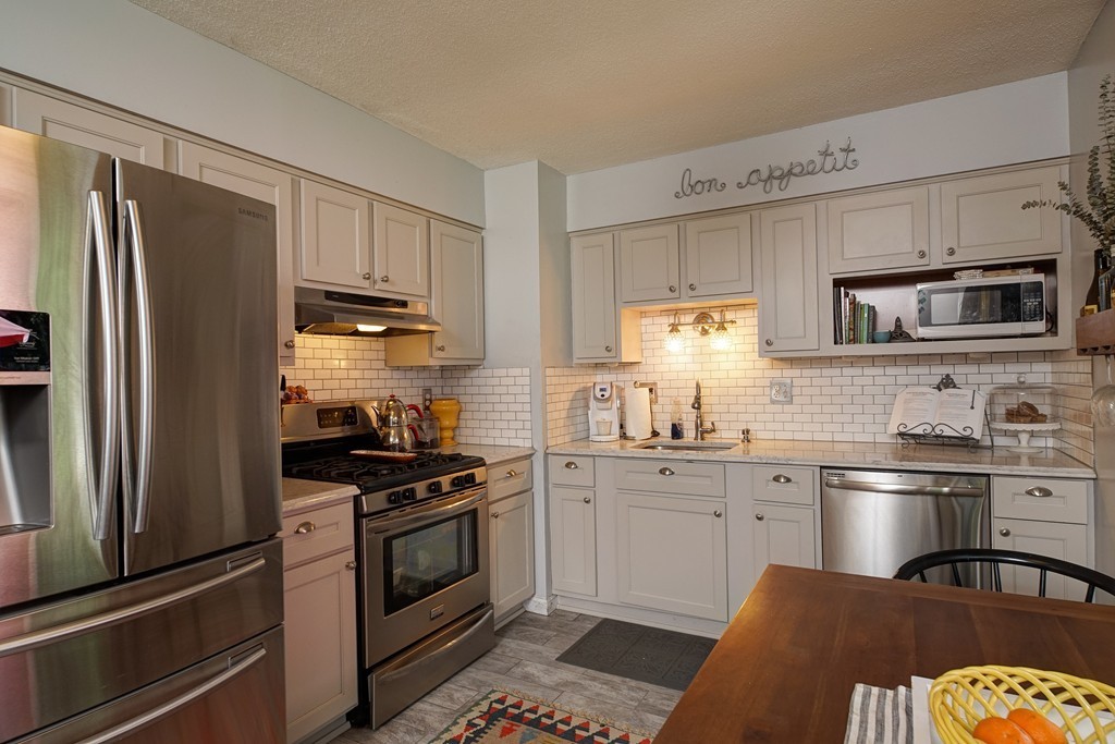 36 Chipmunk Road Springfield, MA 01108 - Photo 7 of 28 Gallery Image 7
