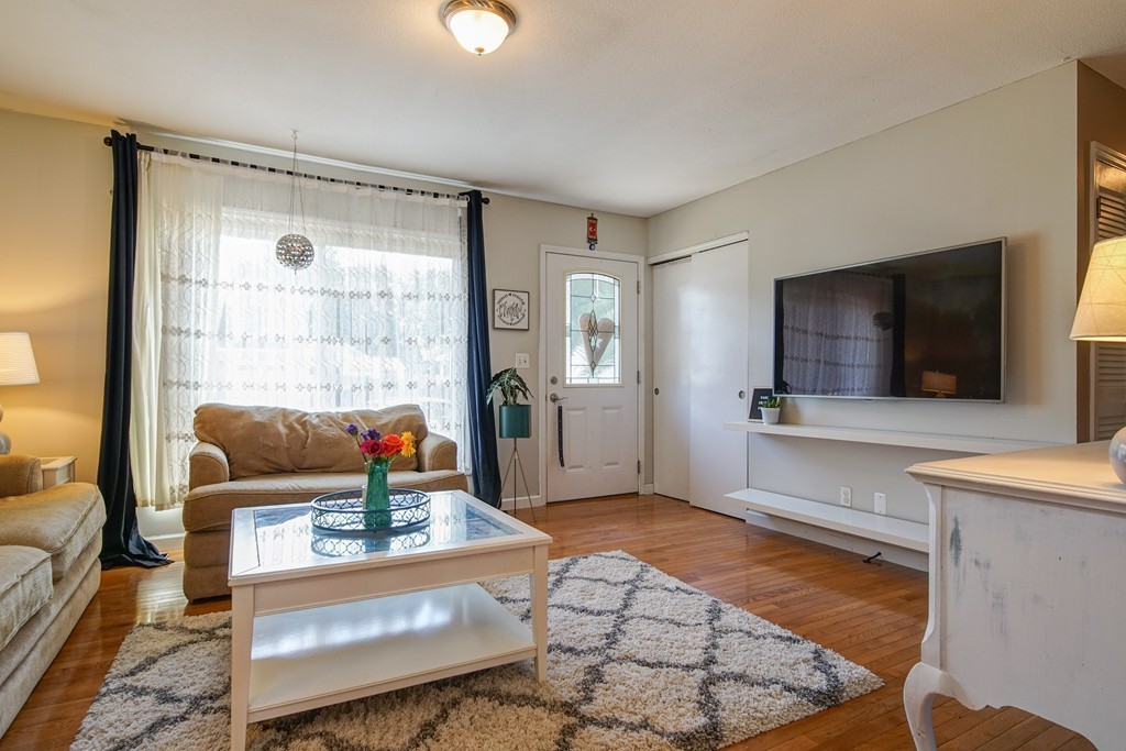36 Chipmunk Road Springfield, MA 01108 - Photo 8 of 28 Gallery Image 8