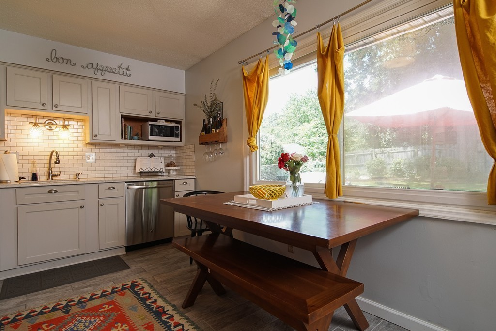 36 Chipmunk Road Springfield, MA 01108 - Photo 9 of 28 Gallery Image 9