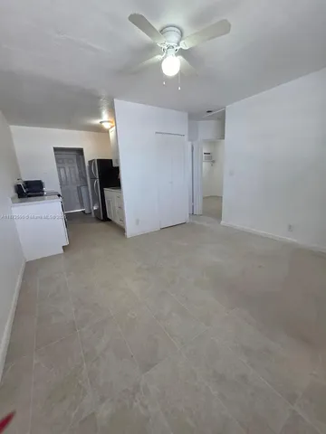 an empty room with a ceiling fan and a ceiling fan