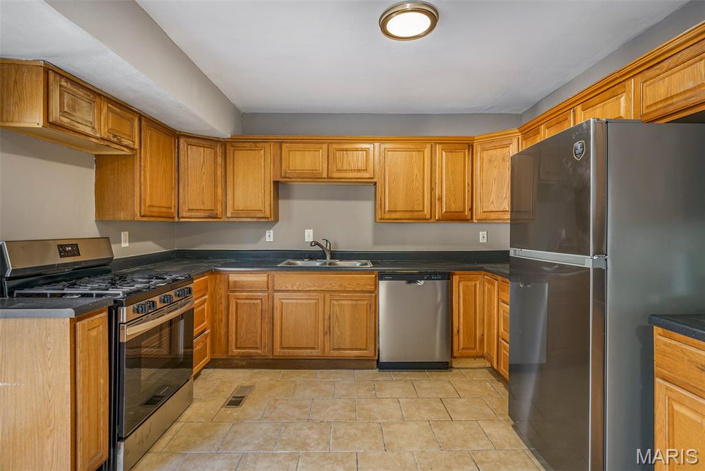 215 Midlothian Road St. Louis, MO 63137 - Photo 2 of 11