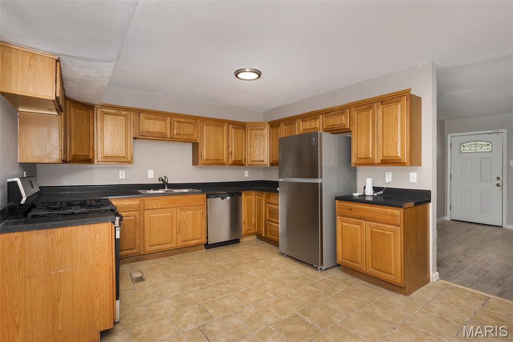 215 Midlothian Road St. Louis, MO 63137 - Photo 3 of 11