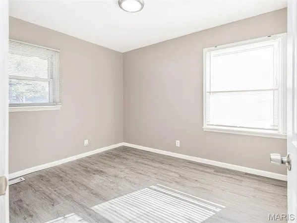 $1,565 | 215 Midlothian Road, St. Louis, MO 63137