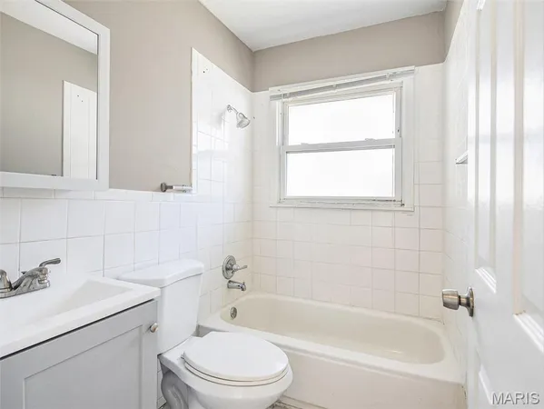 $1,565 | 215 Midlothian Road, St. Louis, MO 63137