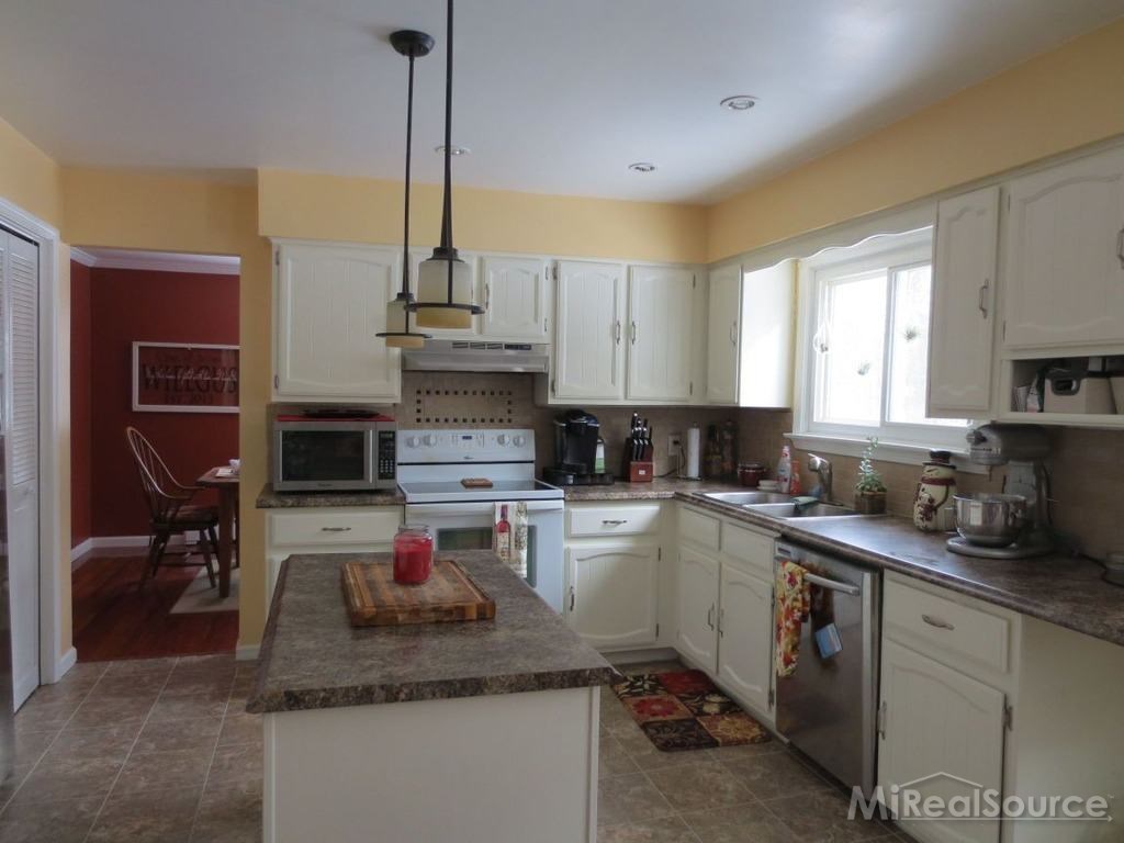 6065 South Steel Road St. Charles, MI 48655 - Photo 2 of 6 31179713-1.JPG