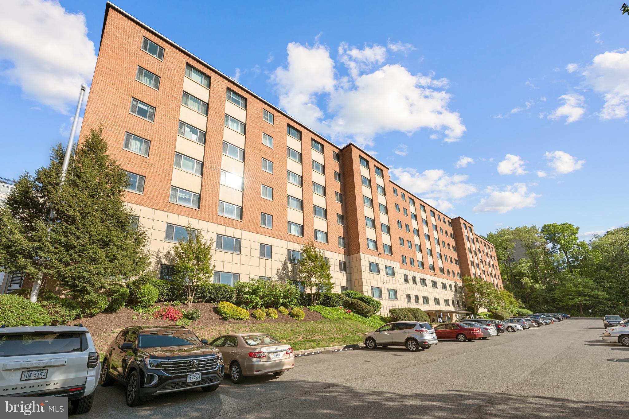 1300 South Arlington Ridge Road, Unit 314 Arlington, VA 22202 - Photo 27 of 31 Building Exterior