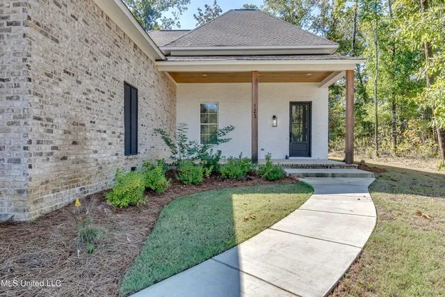 $549,850 | 123 Camden Ridge, Madison, MS 39110