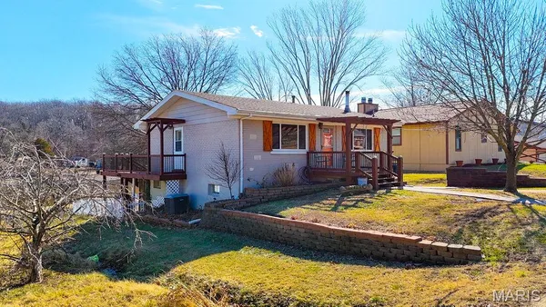 $265,900 | 14274 South Lake Drive, De Soto, MO 63020