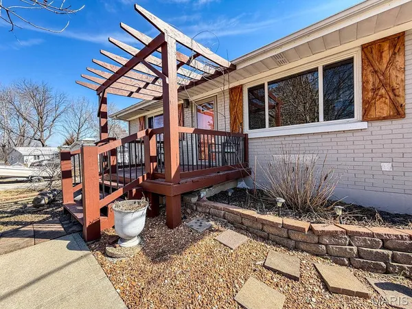 $265,900 | 14274 South Lake Drive, De Soto, MO 63020