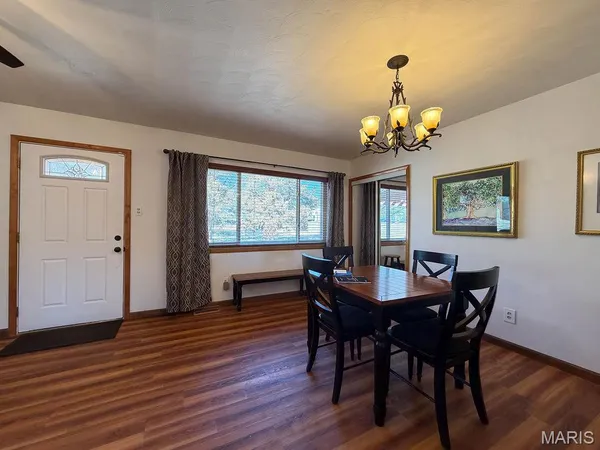 $265,900 | 14274 South Lake Drive, De Soto, MO 63020