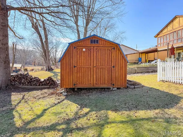 $265,900 | 14274 South Lake Drive, De Soto, MO 63020