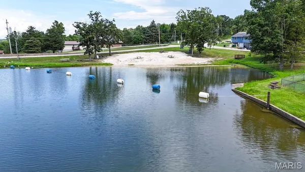 $265,900 | 14274 South Lake Drive, De Soto, MO 63020