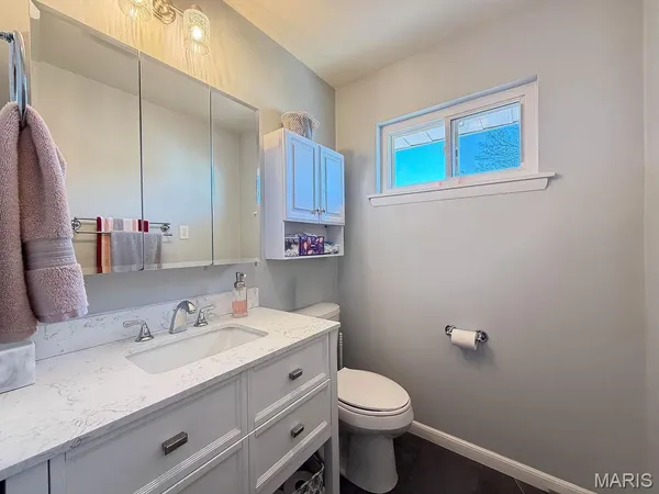 $265,900 | 14274 South Lake Drive, De Soto, MO 63020