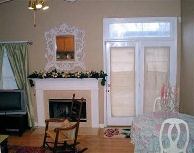 1625 Nicholasville Road, Unit 103 Lexington, KY 40503 - Photo 13 of 25 Great room features celing fan with ligh