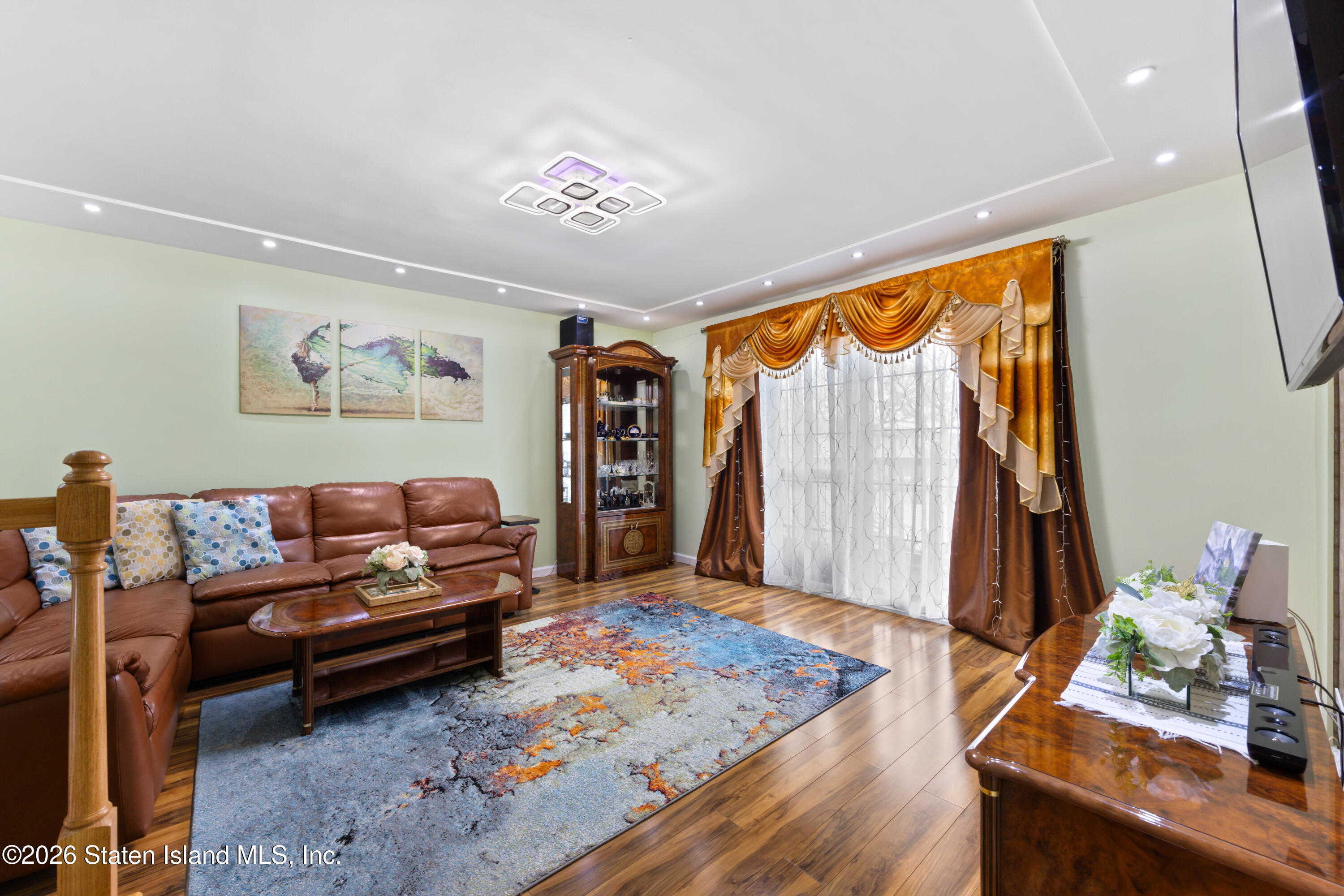 23 Stack Drive Staten Island, NY 10312 - Photo 11 of 29 a living room with couch and a window