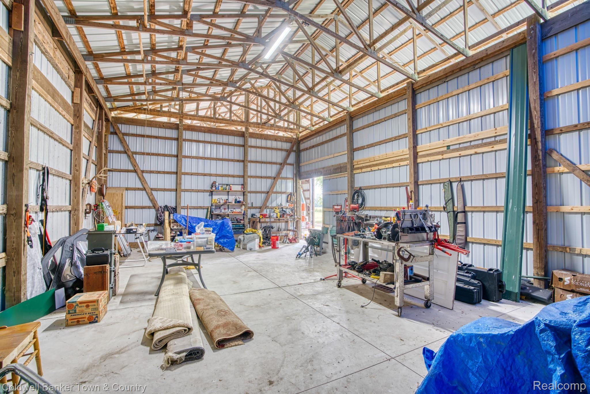 8888 Robb Road Fowlerville, MI 48836 - Photo 25 of 32 Closed bay in front 1.jpg