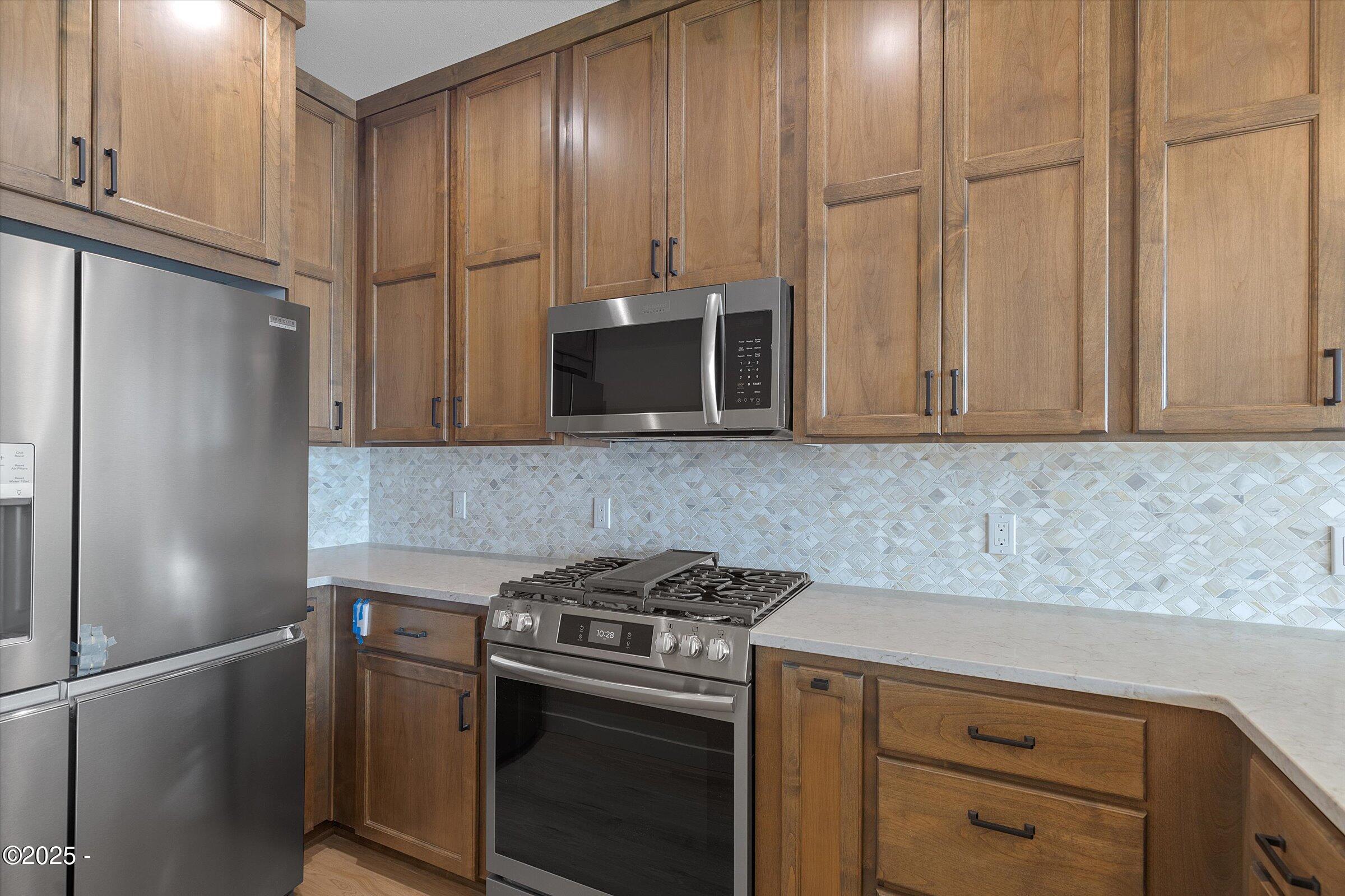 815 Southwest 13th Street, Unit 3 Newport, OR 97365 - Photo 6 of 46 03-IMG_5892