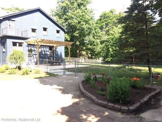 6215 Fenton Road Flint, MI 48507 - Photo 5 of 43