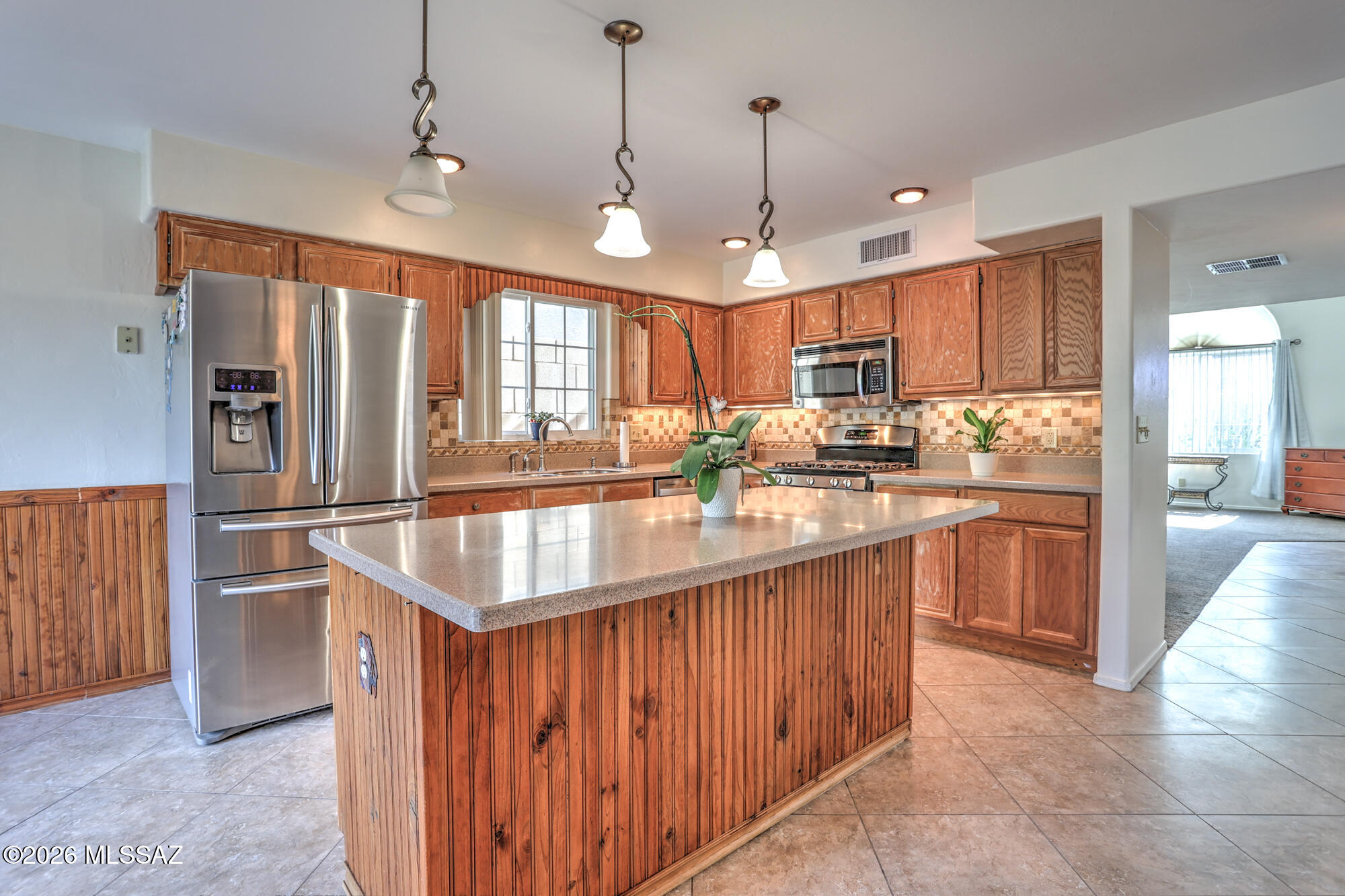 Kitchen with large island with breakfast bar