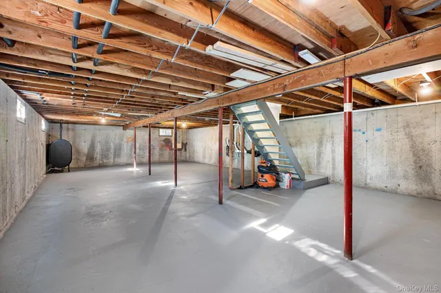a view of an empty room with air conditioner