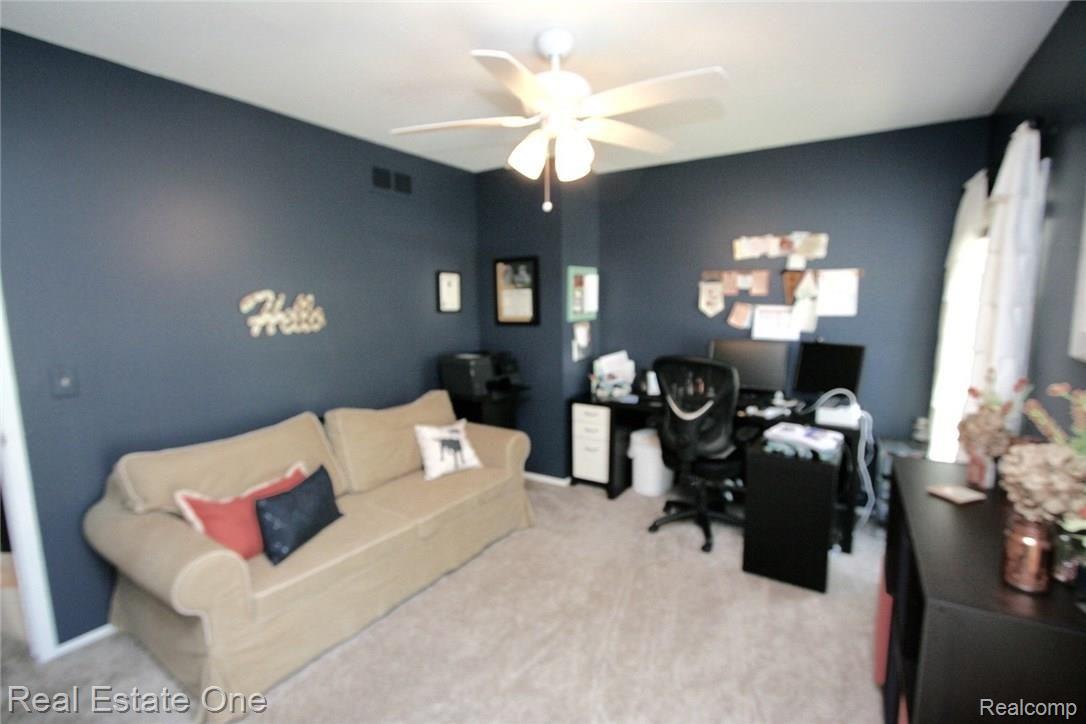 1400 Crescent Lane Rochester, MI 48306 - Photo 18 of 25 IMG_5865.jpg