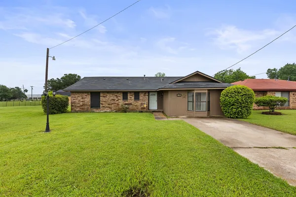 $149,900 | 1208 Clark Street, Marlin, TX 76661