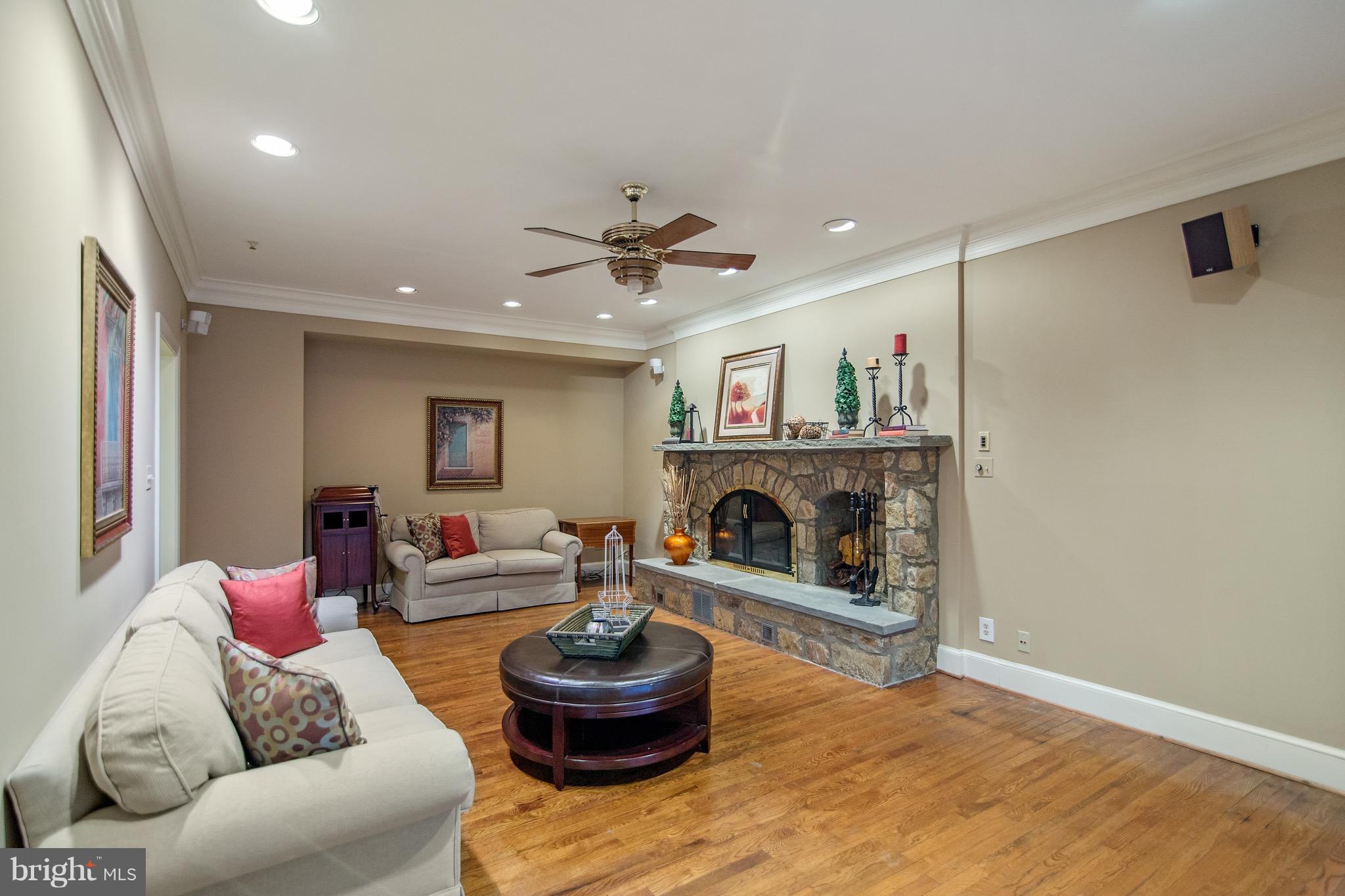 6604 Quaker Ridge Road Rockville, MD 20852 - Photo 13 of 29 Family Room