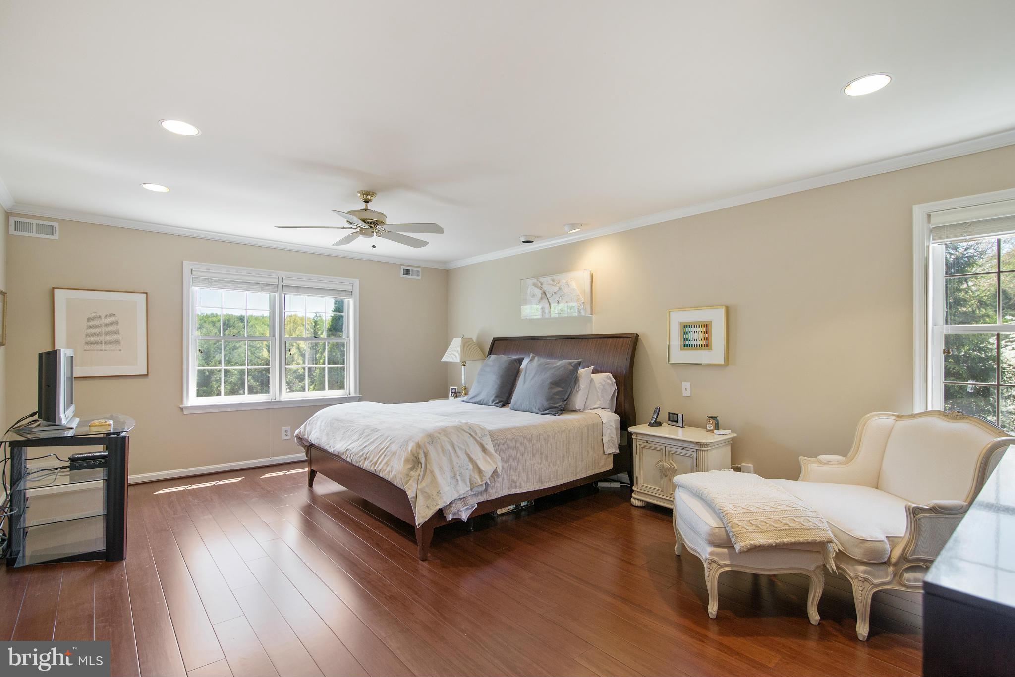 6604 Quaker Ridge Road Rockville, MD 20852 - Photo 15 of 29 Bedroom (Master)