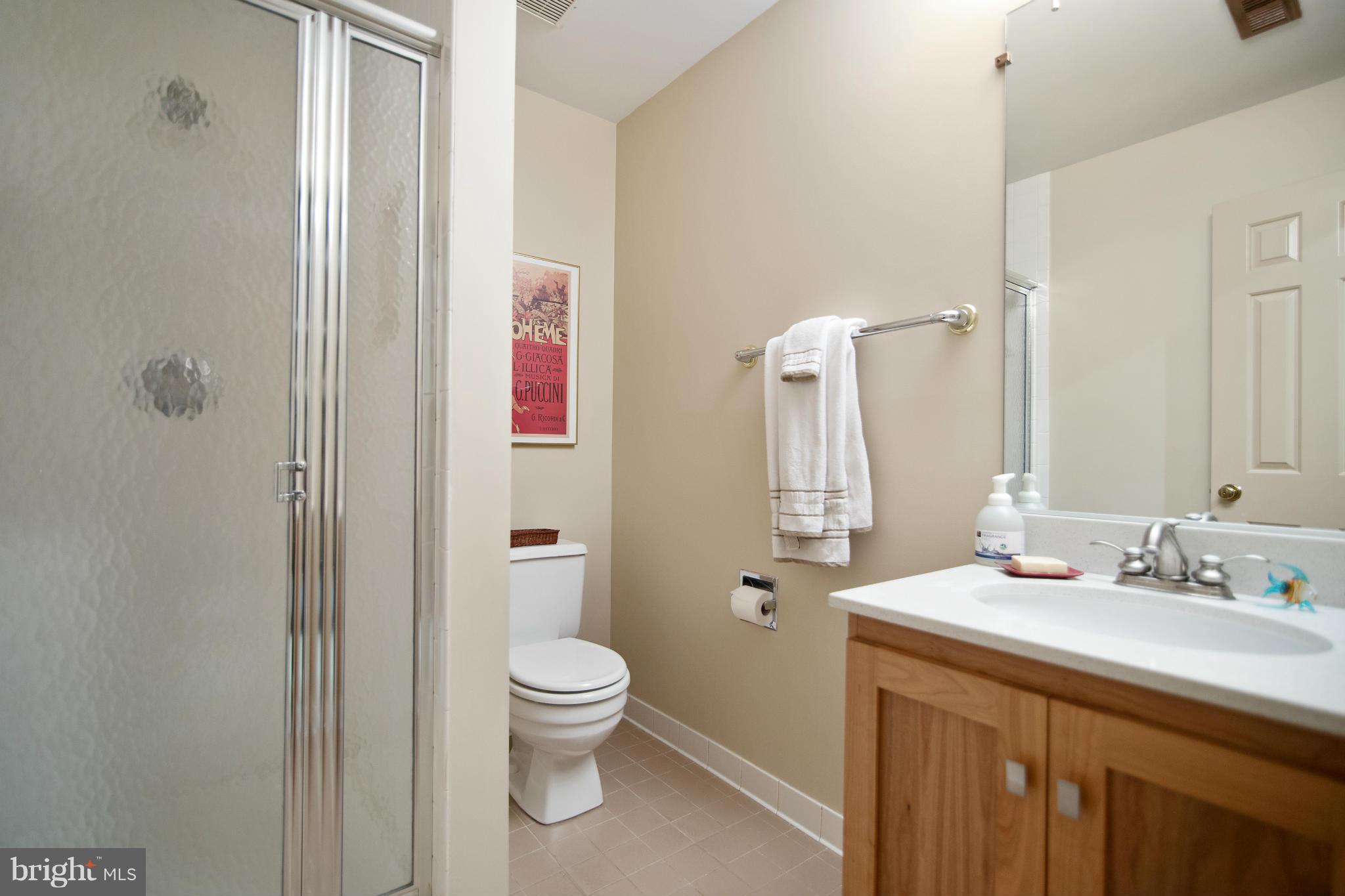 6604 Quaker Ridge Road Rockville, MD 20852 - Photo 25 of 29 Bath