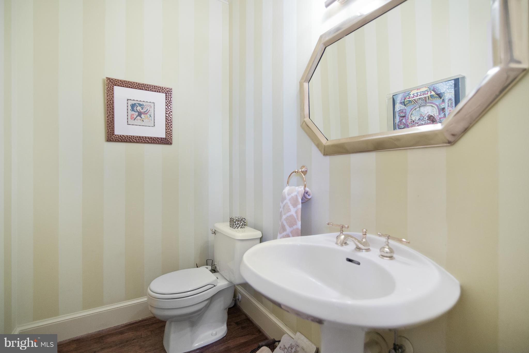 6604 Quaker Ridge Road Rockville, MD 20852 - Photo 7 of 29 Bath