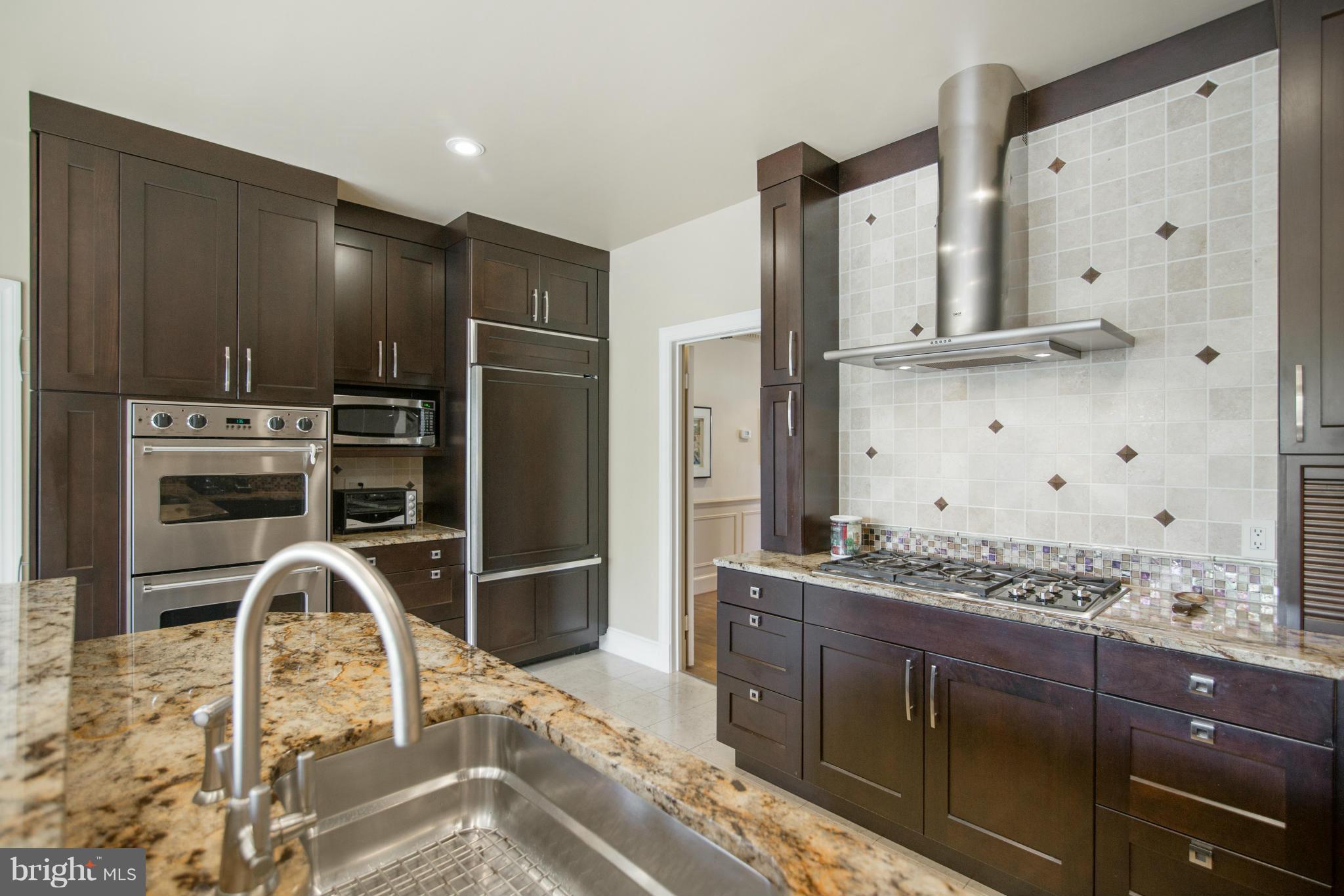 6604 Quaker Ridge Road Rockville, MD 20852 - Photo 9 of 29 Kitchen