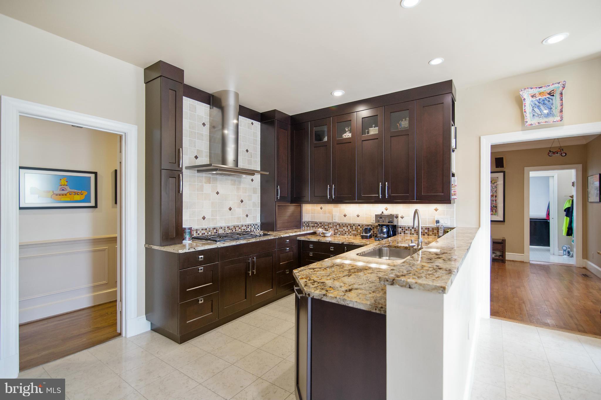 6604 Quaker Ridge Road Rockville, MD 20852 - Photo 10 of 29 Kitchen