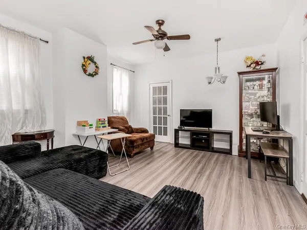 $875,000 | 3324 Barker Avenue | Olinville