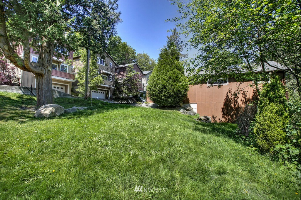 2450 Southwest Webster Street Seattle, WA 98106 - Photo 3 of 24 Gallery Image 3