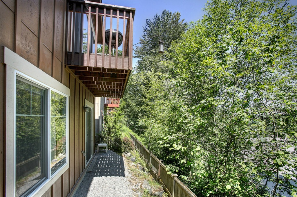 2450 Southwest Webster Street Seattle, WA 98106 - Photo 4 of 24 Gallery Image 4