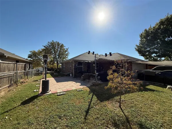 a front view of house with yard