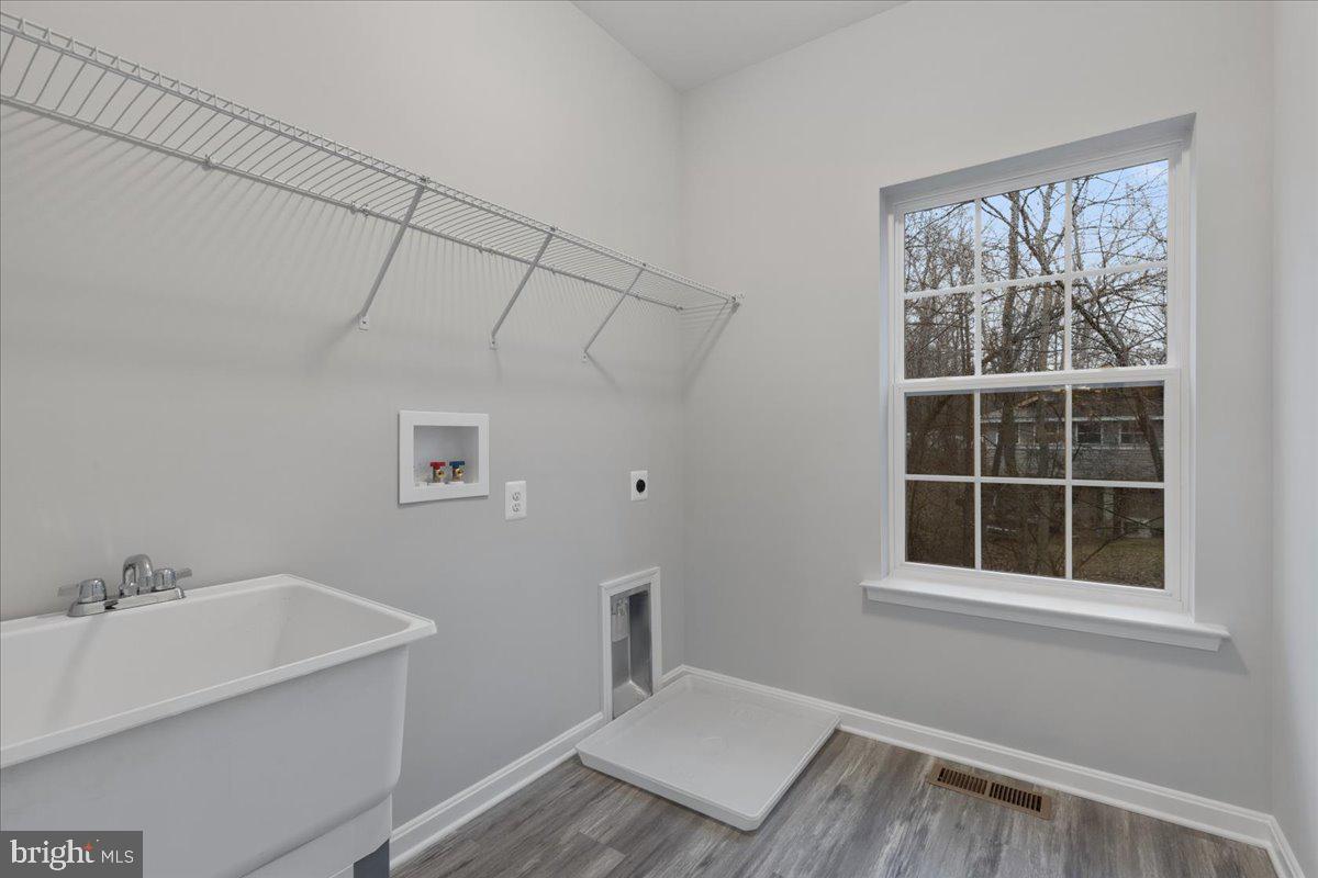 9810 Ridge Street Lanham, MD 20706 - Photo 8 of 34 Laundry Room