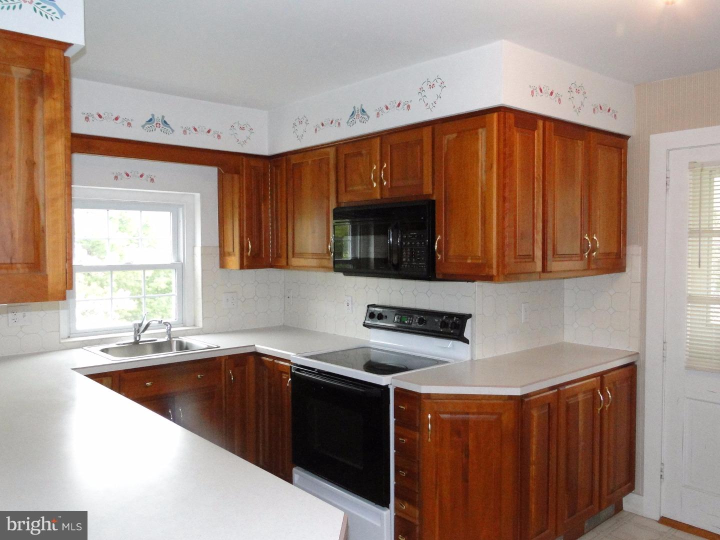 1675 Fels Road Pennsburg, PA 18073 - Photo 3 of 18