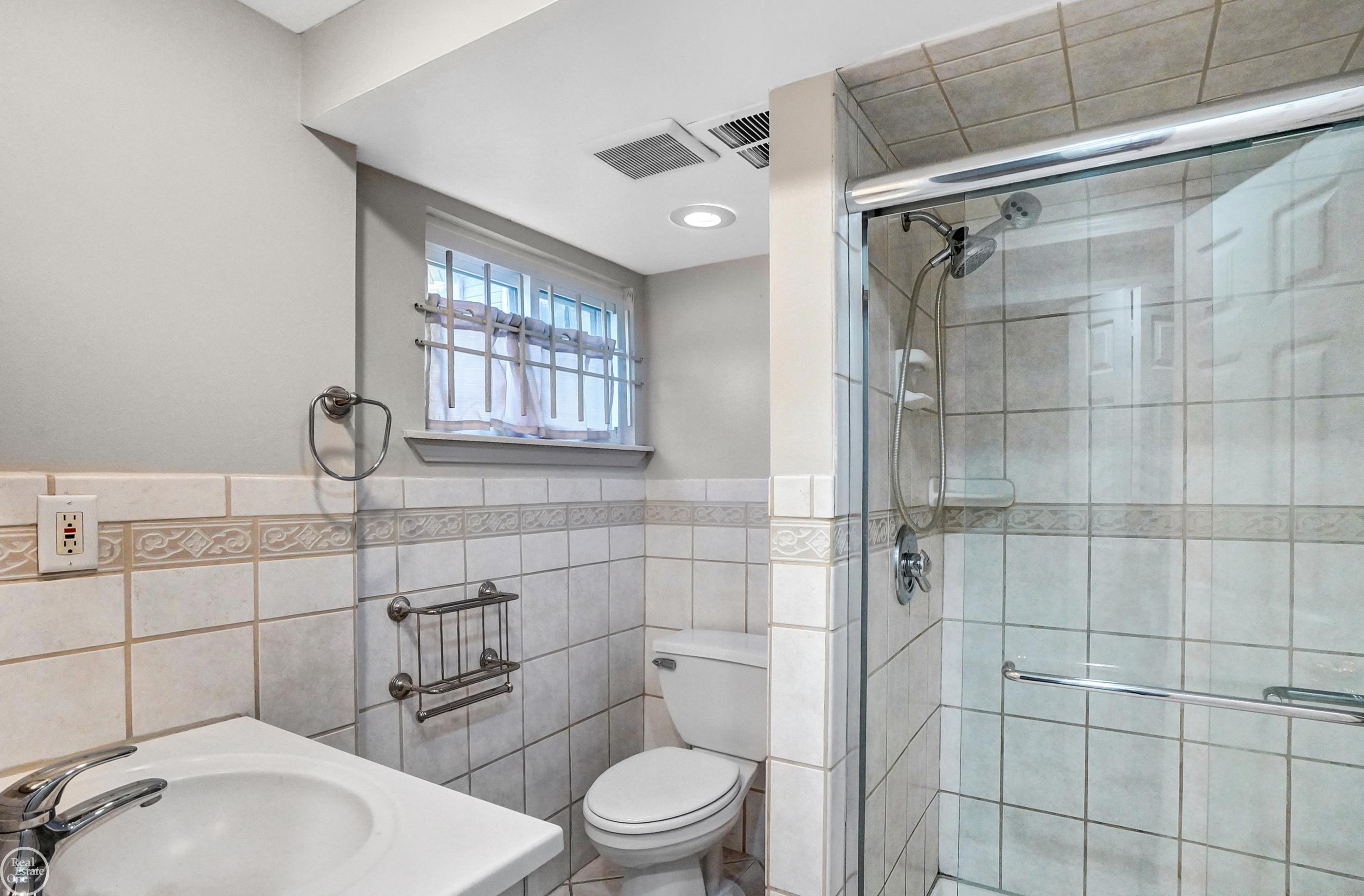 31701 West 13 Mile Road Farmington Hills, MI 48334 - Photo 26 of 29