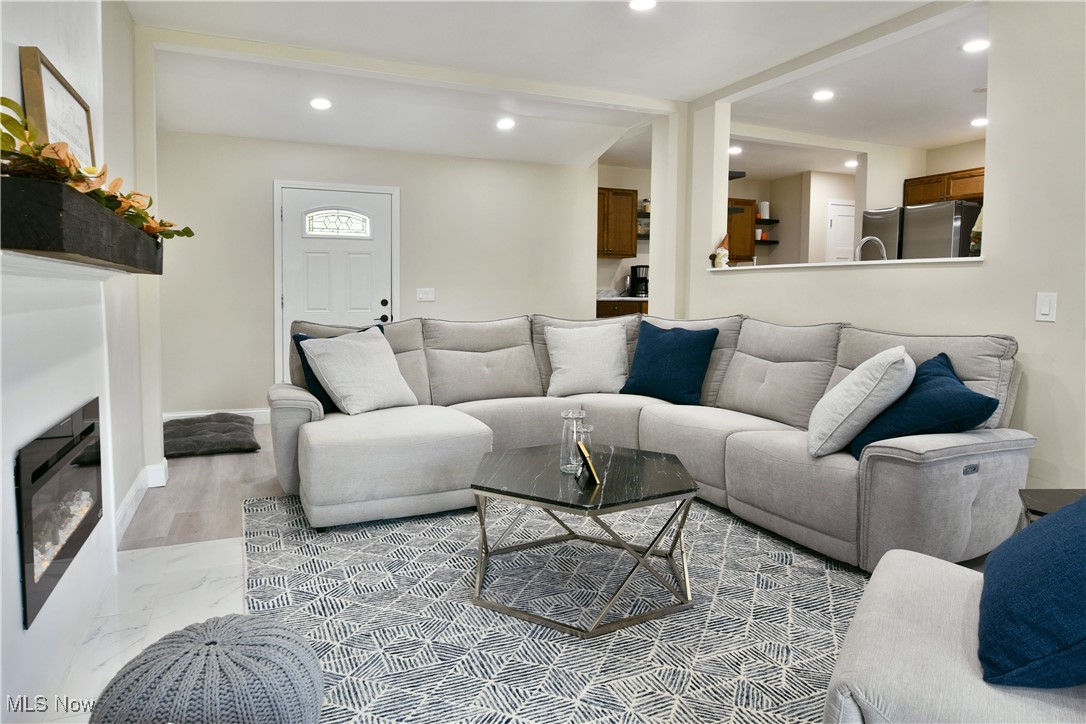 9633 Howland Springs Road Southeast Warren, OH 44484 - Photo 7 of 50 Living room featuring recessed lighting and light marble finish flooring