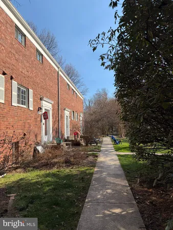 $2,300 | 1921 North Quaker Lane, Alexandria, VA 22302