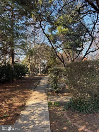 $2,300 | 1921 North Quaker Lane, Alexandria, VA 22302